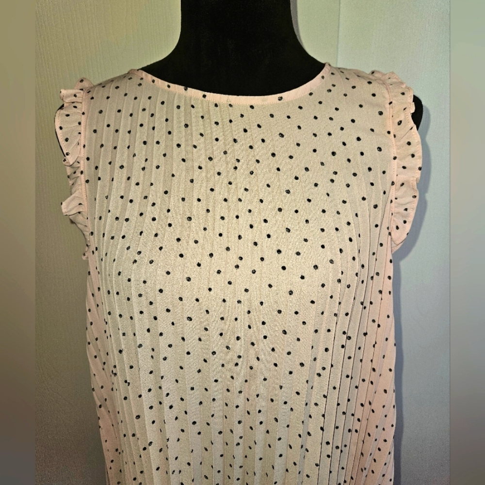 Maurice's Sleeveless Ruffled Pleated Pink Polkadot Top - Size Large NWOT - Picture 2 of 6